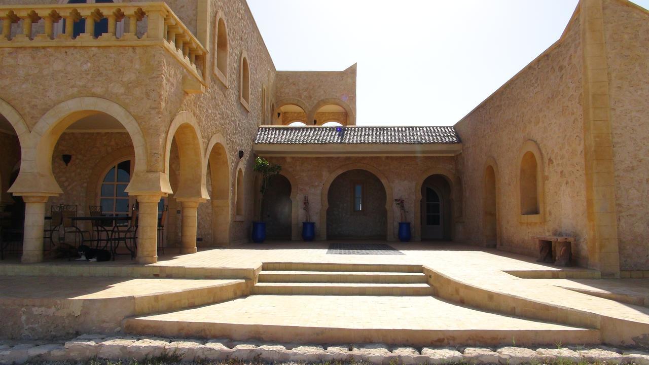 Villa Habibi Есувейра Екстериор снимка